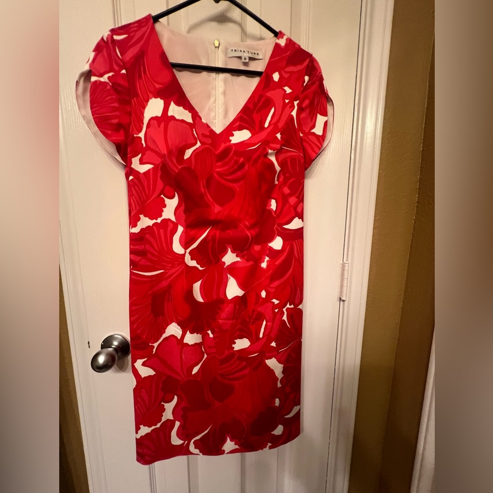 Trina Turk red floral v neck mini dress, size 0
